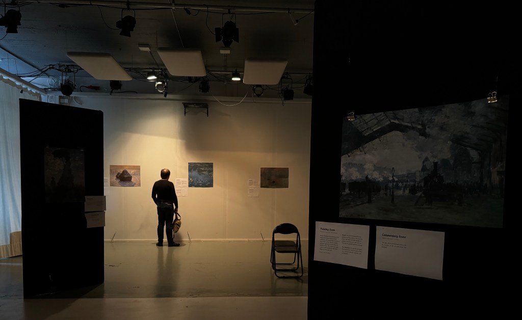 A person reads a painting label in a gallery